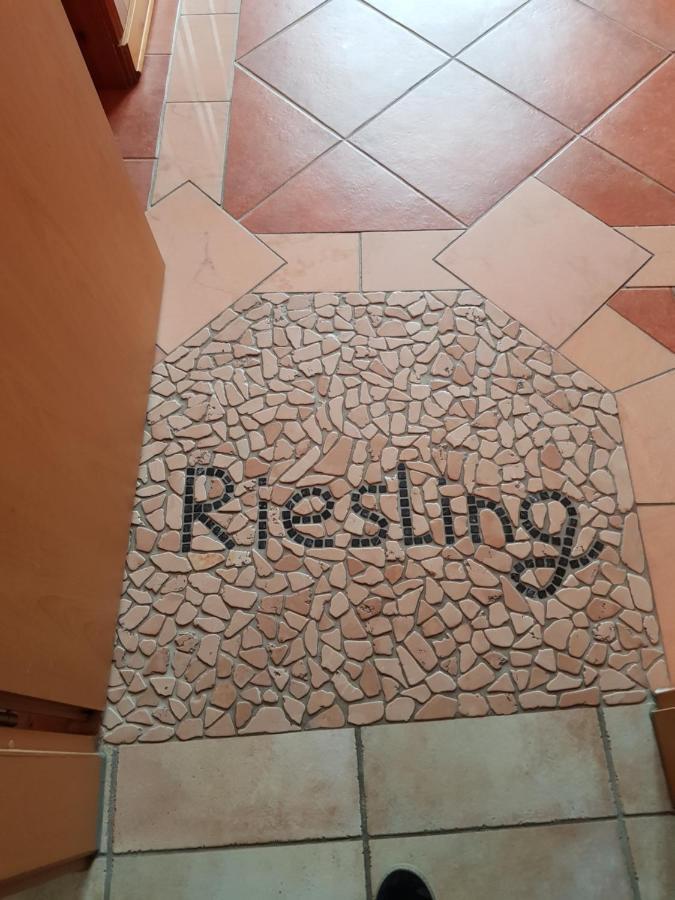 Weingut Und Gaestehaus Henrici Friesenheim is an Ortsgemeinde Екстериор снимка